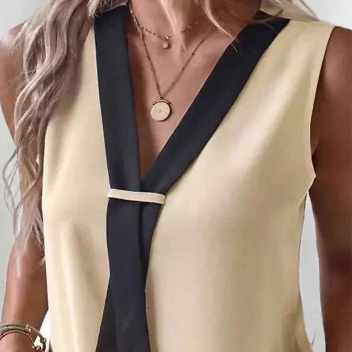 Ania - Casual sleeveless V-neck dress