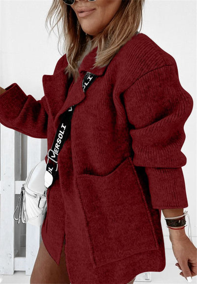 Women's cardigan with a street collar and large pockets: style and comfort