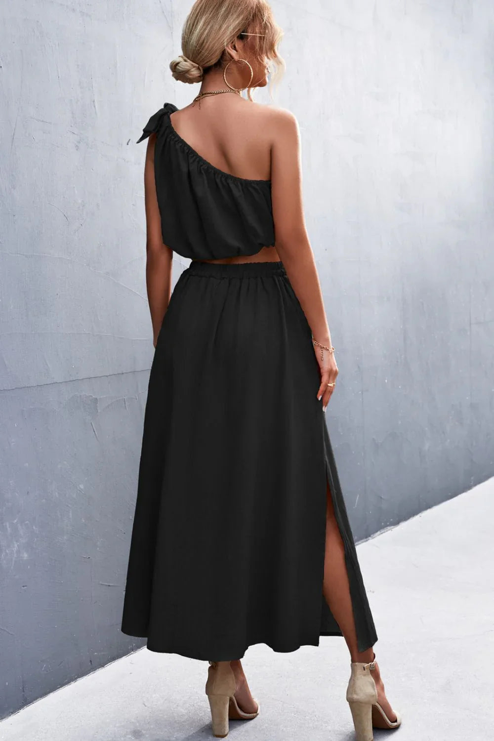 Delia - Sleeveless top and one-shoulder maxi skirt set