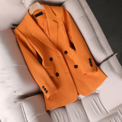 Elegant women's blazer with buttons and sophisticated design