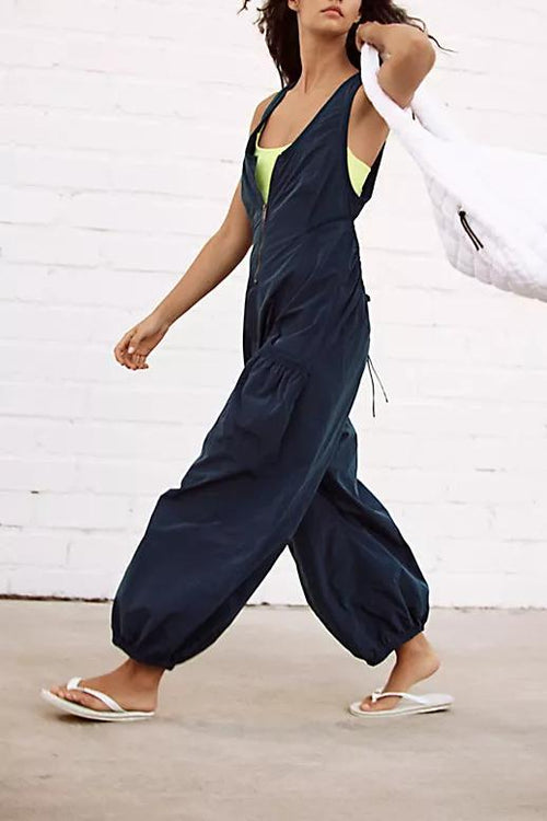 Women's loose sleeveless jumpsuit ideal for casual look