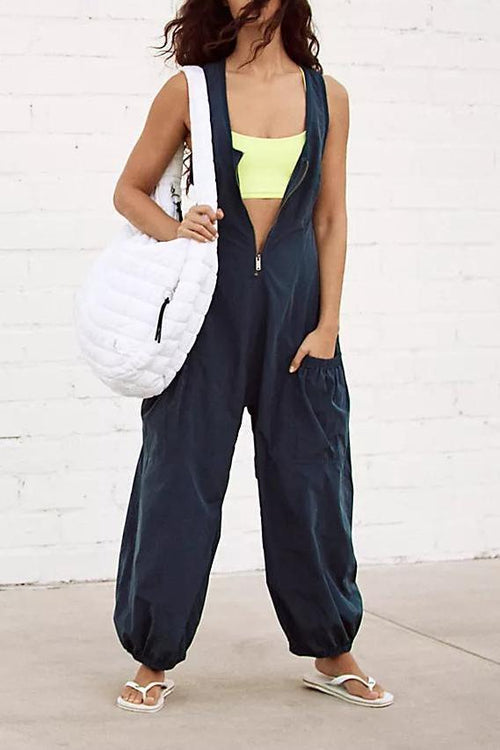 Women's loose sleeveless jumpsuit ideal for casual look