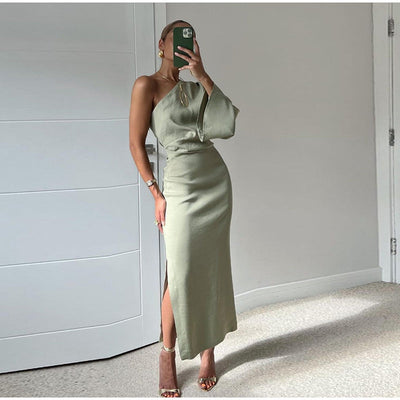 Elegant midi dress with a long, wide arm