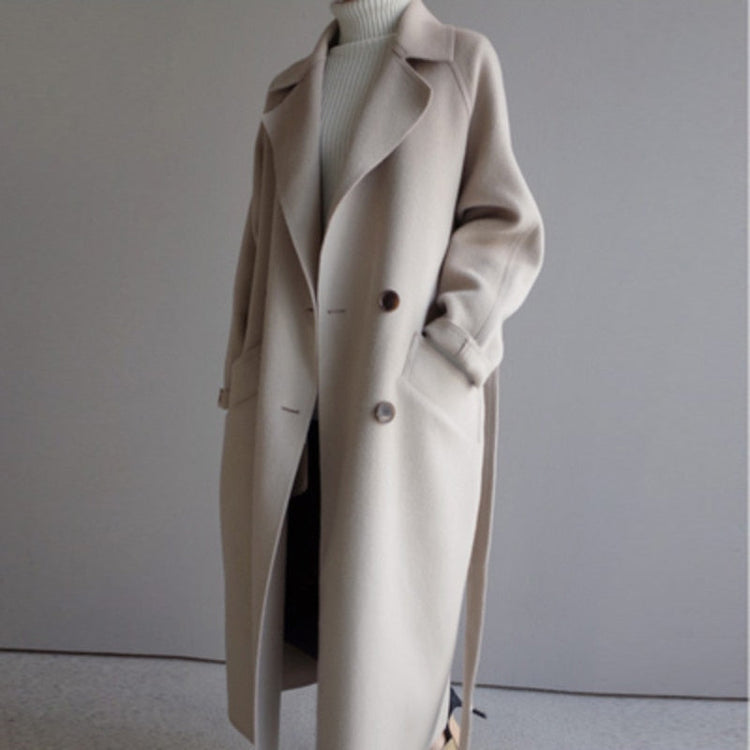 Long and elegant coat with lapels for sophisticated women