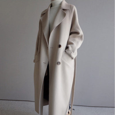 Long and elegant coat with lapels for sophisticated women