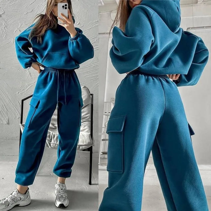 Women's Casual Set with Comfortable Sweatshirt and Modern Cargo Pants