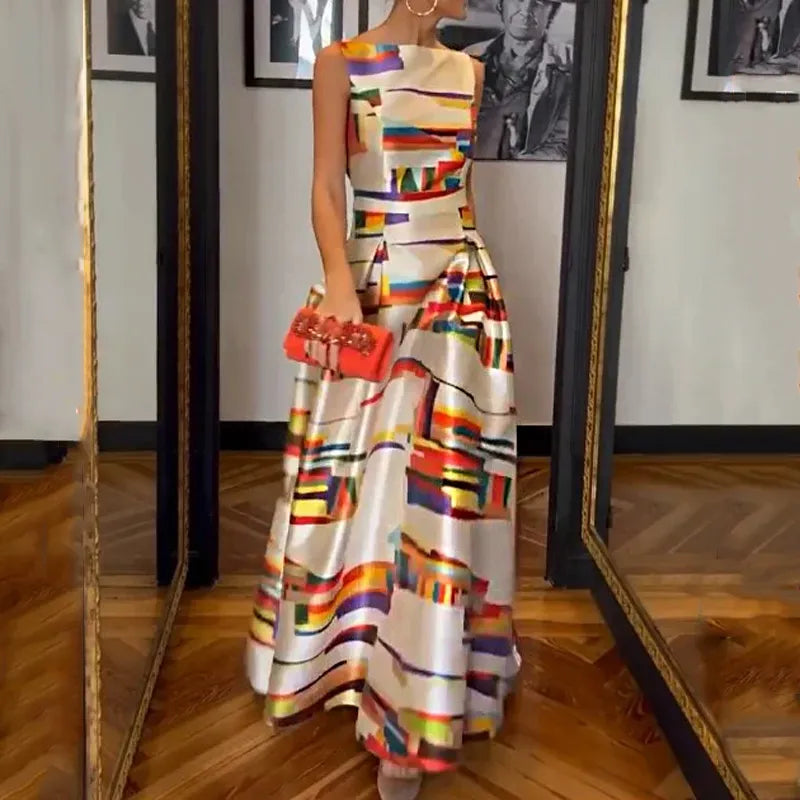 Long sleeveless dress with a straight neckline and elegant style