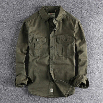 Versatile shirt: functionality and style every day