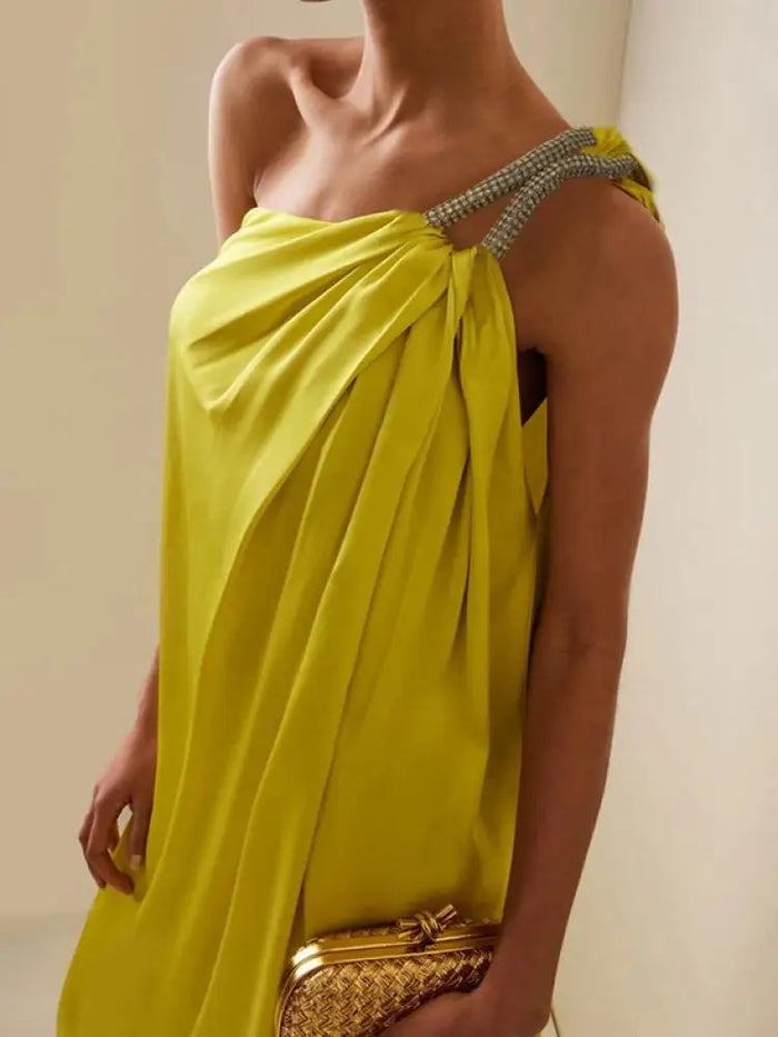 Elegant one-shoulder long dress for women, ideal for special events