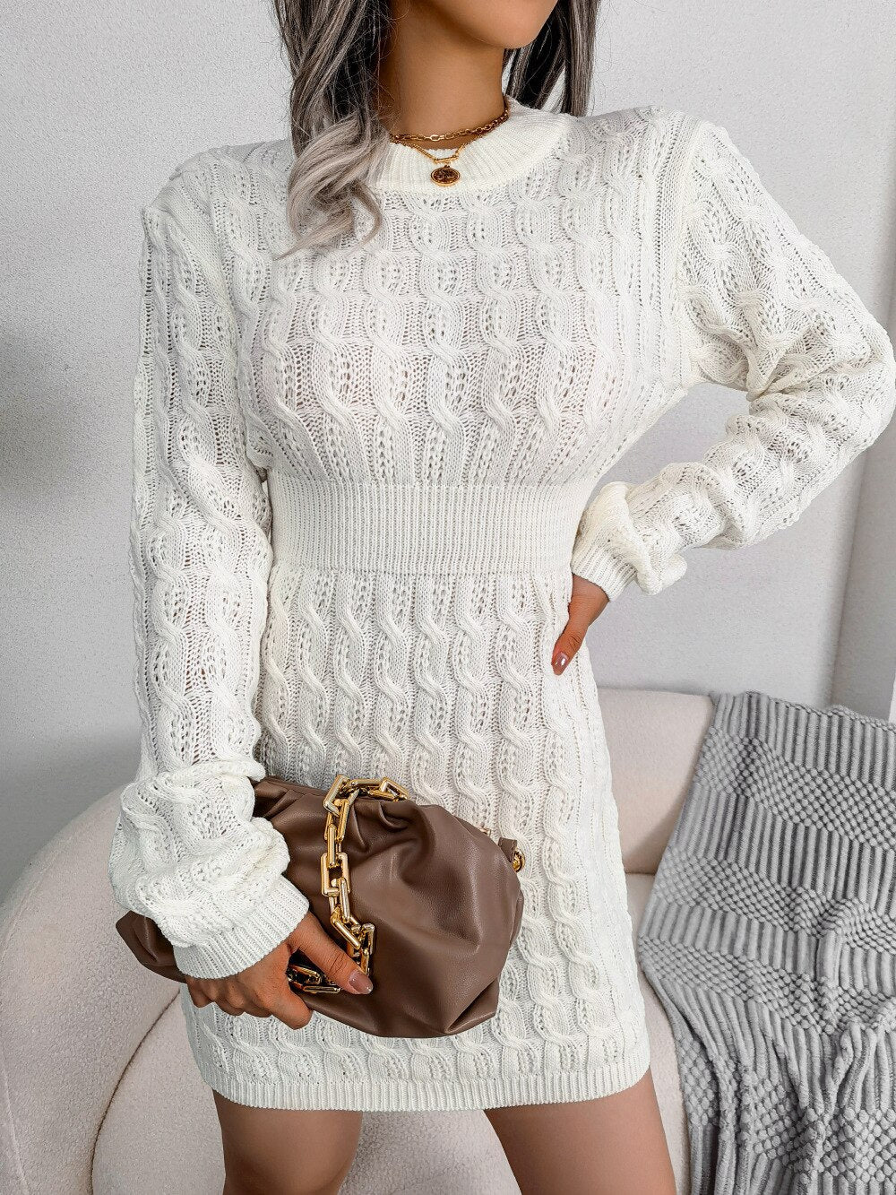 Short sweater dress with embroidery for a casual style