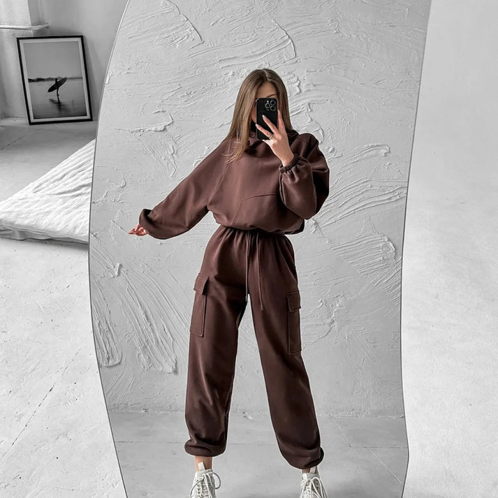 Women's Casual Set with Comfortable Sweatshirt and Modern Cargo Pants