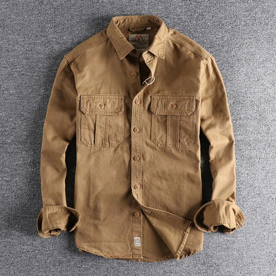 Versatile shirt: functionality and style every day