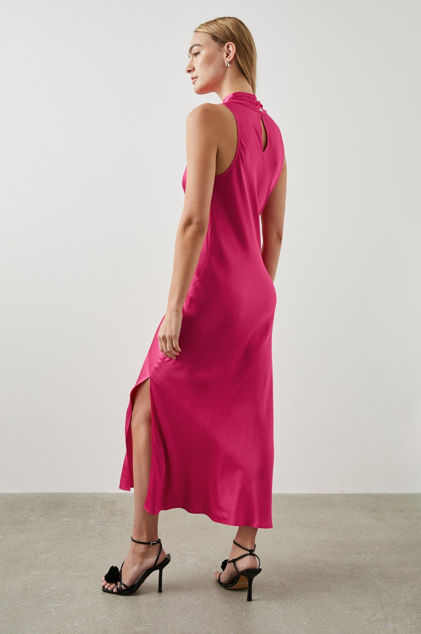 Sleeveless halterneck midi dress with sophisticated style