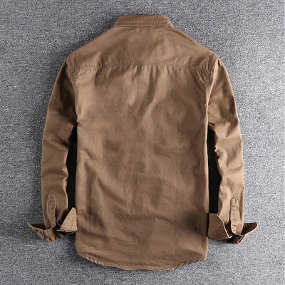 Versatile shirt: functionality and style every day