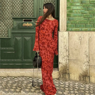 Elegant long dress with floral print and long sleeves
