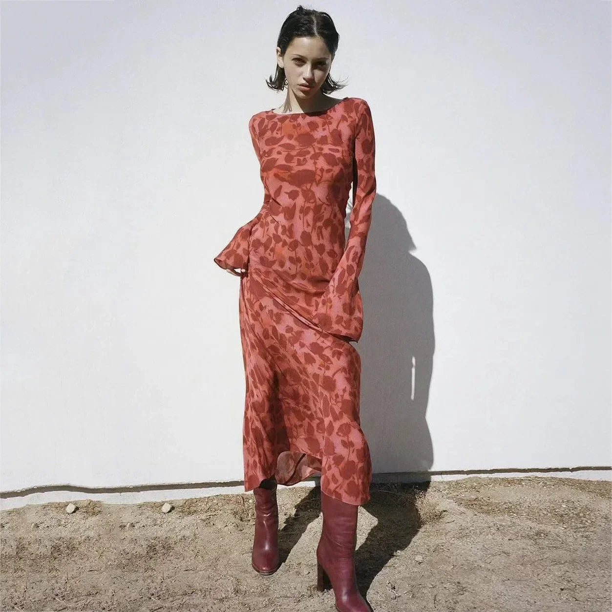 Elegant long dress with floral print and long sleeves