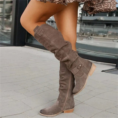 Comfortable women's high boots for fall and winter, perfect for everyday wear.
