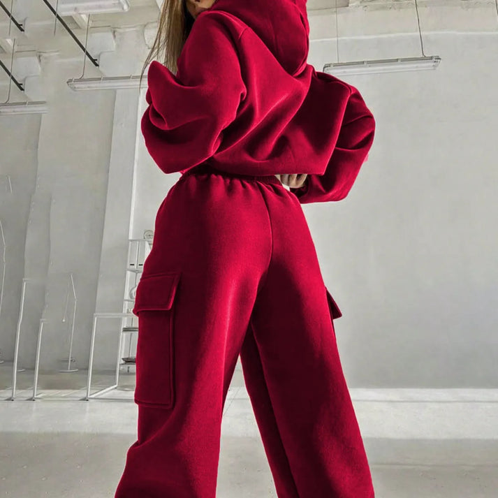 Women's Casual Set with Comfortable Sweatshirt and Modern Cargo Pants