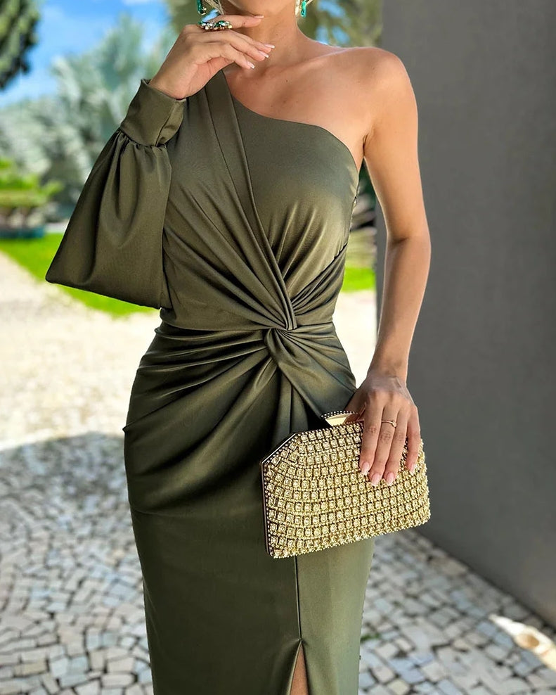 Elegant one-sleeve long dress with a high slit and an ideal design for special events