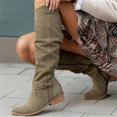 Comfortable women's high boots for fall and winter, perfect for everyday wear.