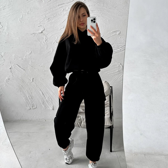 Women's Casual Set with Comfortable Sweatshirt and Modern Cargo Pants
