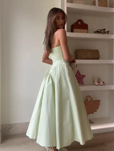 Sleeveless dress with a V-neckline and an open back design