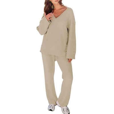 Elegant pajama set with long sleeves and pants