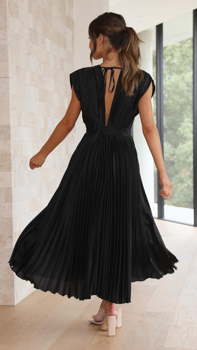 Elegant pleated long dress with a V-neckline for special occasions