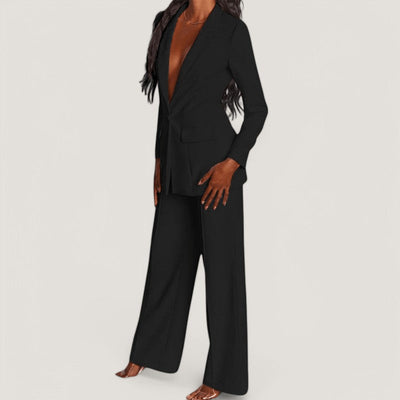 Elegant blazer and wide-legged pants set for women, ideal for any occasion