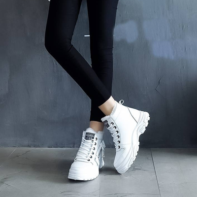 Warm and stylish women's ankle boots, perfect for everyday use