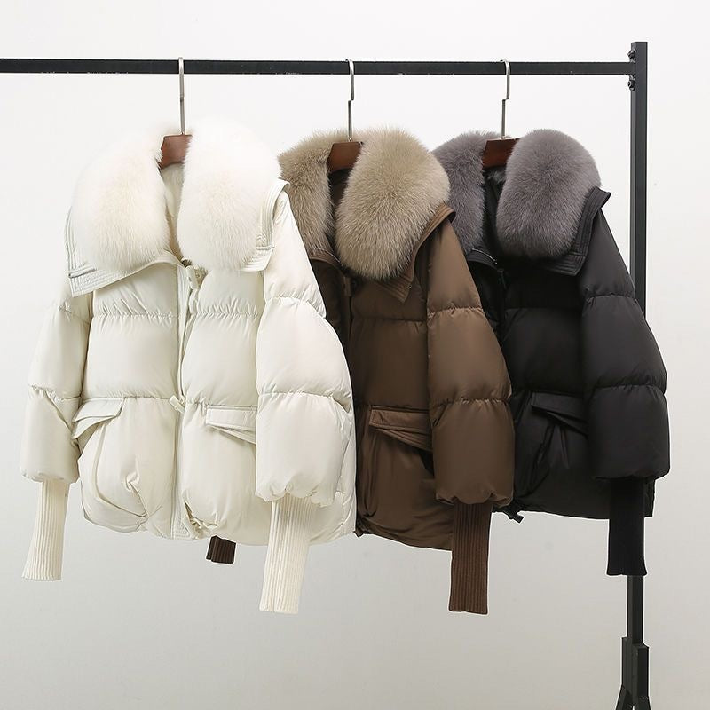 Warm and modern women's coat with elegant collar design