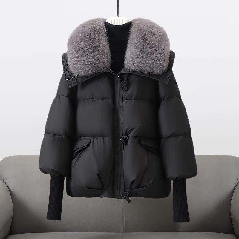 Warm and modern women's coat with elegant collar design