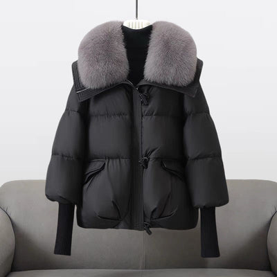 Warm and modern women's coat with elegant collar design