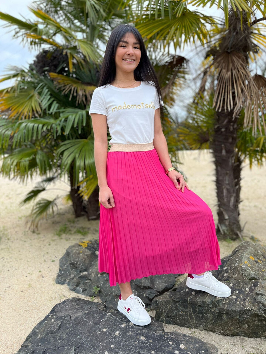 Elegant long skirt with pleats and a flowing drape