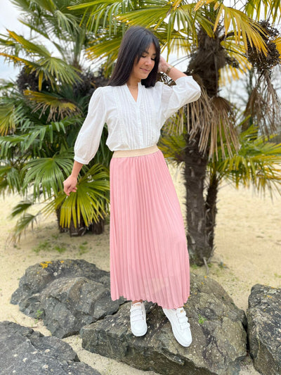 Elegant long skirt with pleats and a flowing drape
