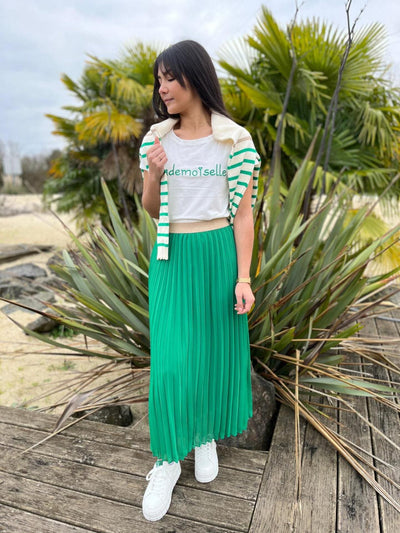 Elegant long skirt with pleats and a flowing drape