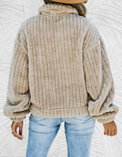 Soft and modern women's jacket with a stylish and functional design