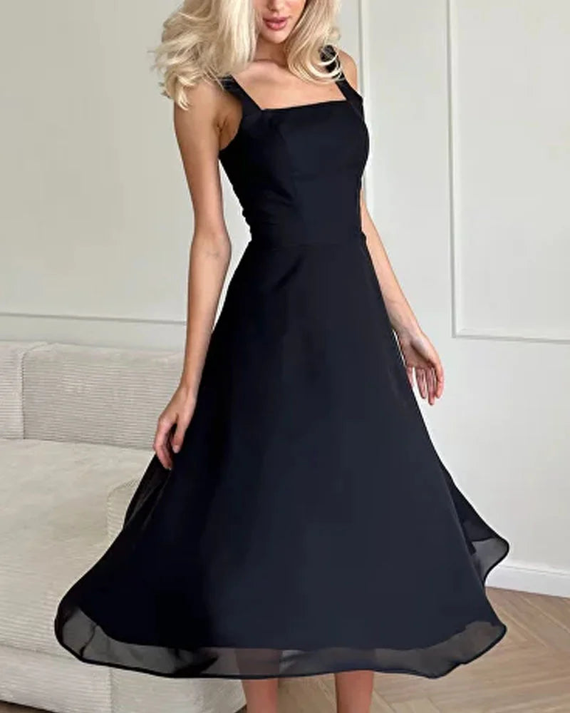 Daniela - Elegant square neck solid color dress