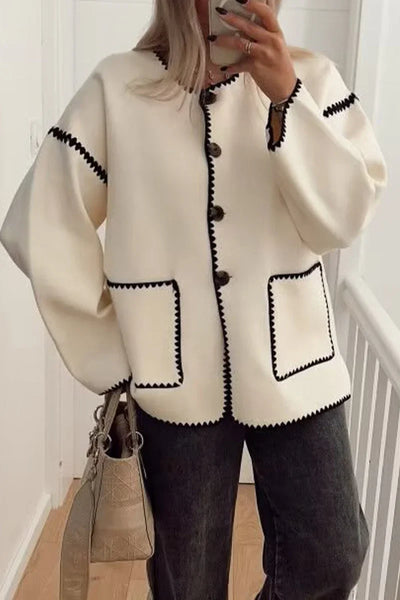 Elegant British style with pockets and round neck