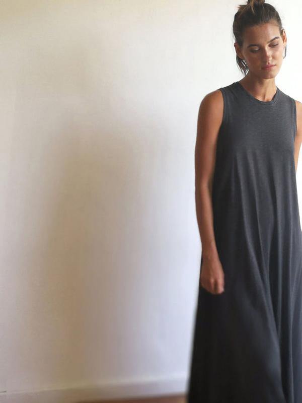 Delia - Simple round neck sleeveless long dress