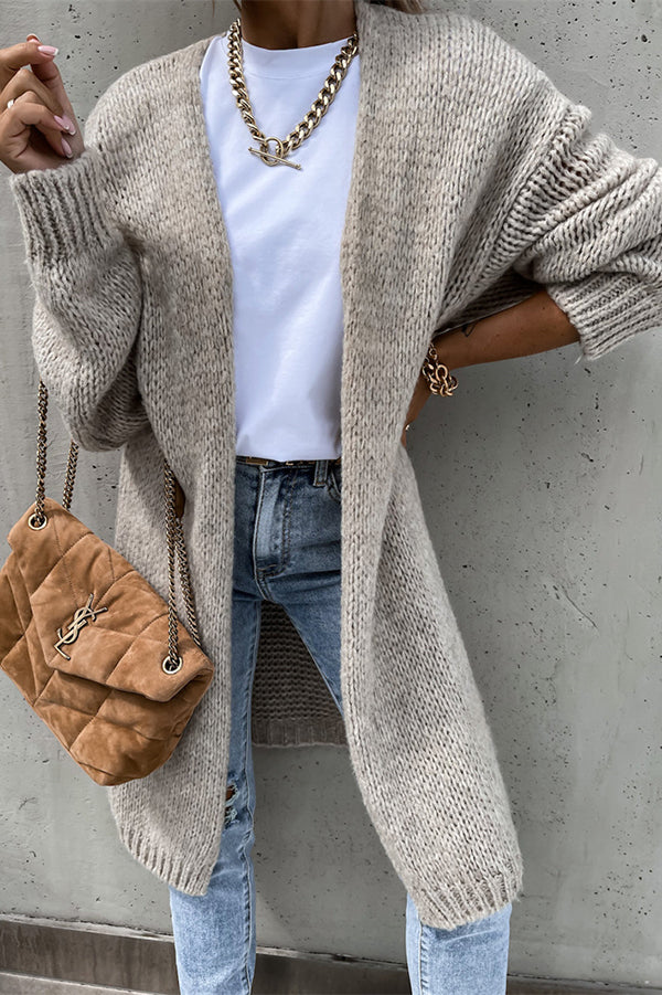 Elegant cardigan with long sleeves and a deep V-neckline for a sophisticated style