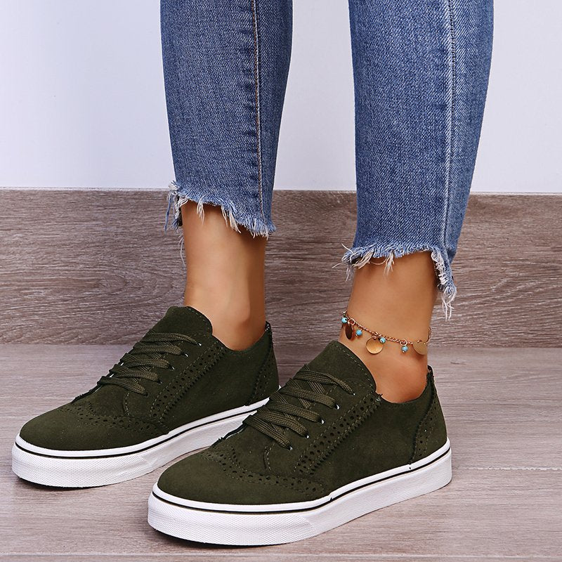 Elegant flat lace-up sneakers