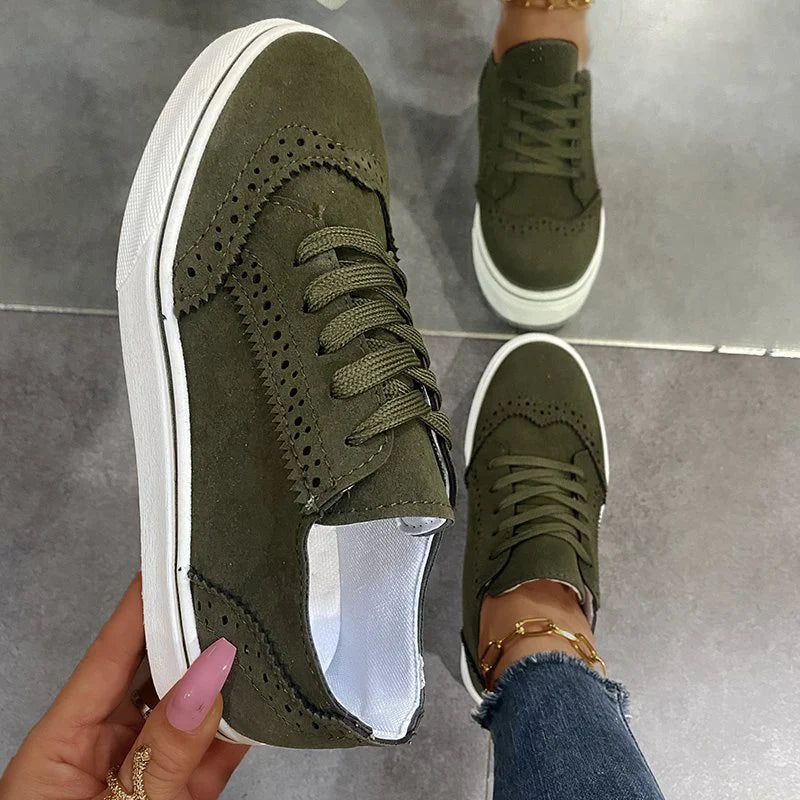 Elegant flat lace-up sneakers