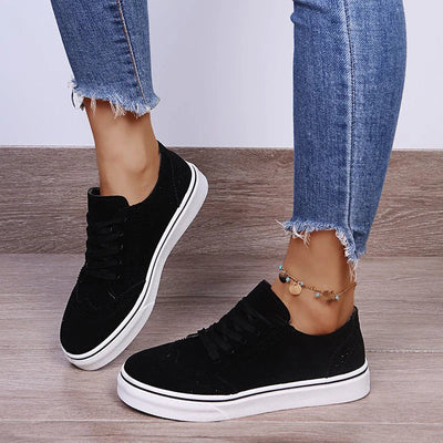 Elegant flat lace-up sneakers