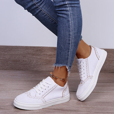 Elegant flat lace-up sneakers