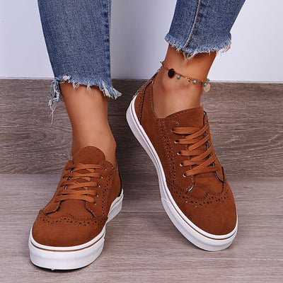 Elegant flat lace-up sneakers