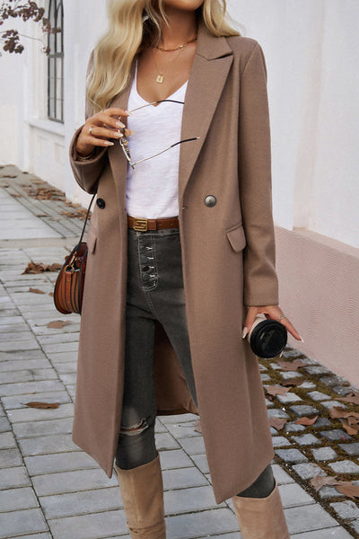 Long, elegant coat with a modern double-breasted design