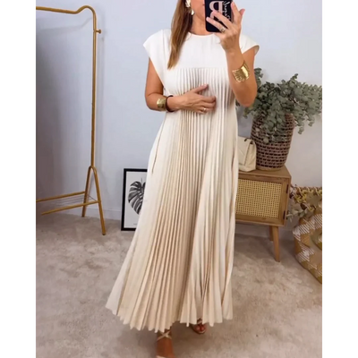 Long pleated dress with short sleeves and elegant style