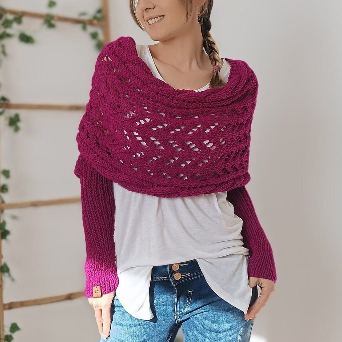 Fia - Warm scarf with ponytail sleeves