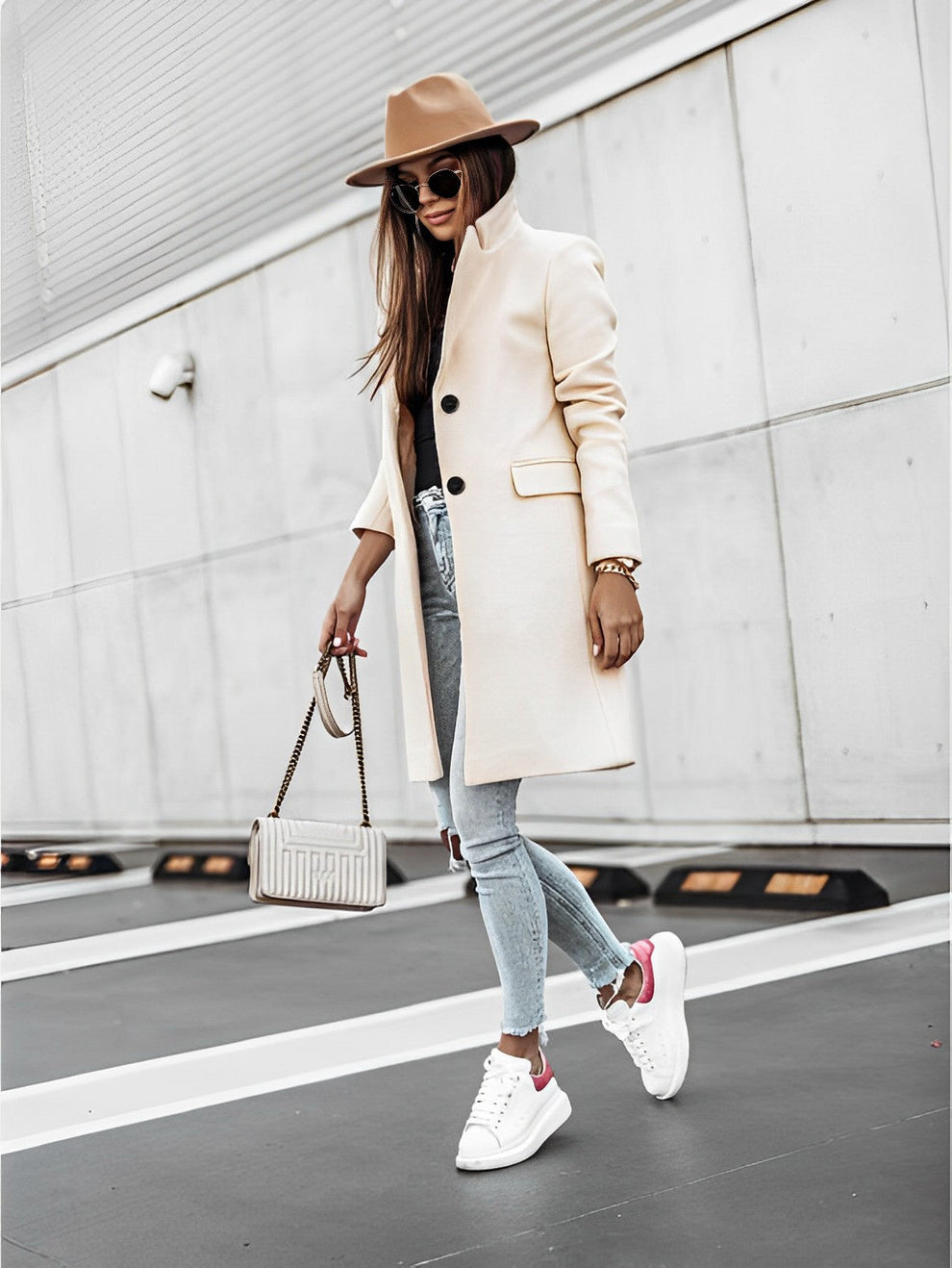 Elegant two-button coat with a classic design